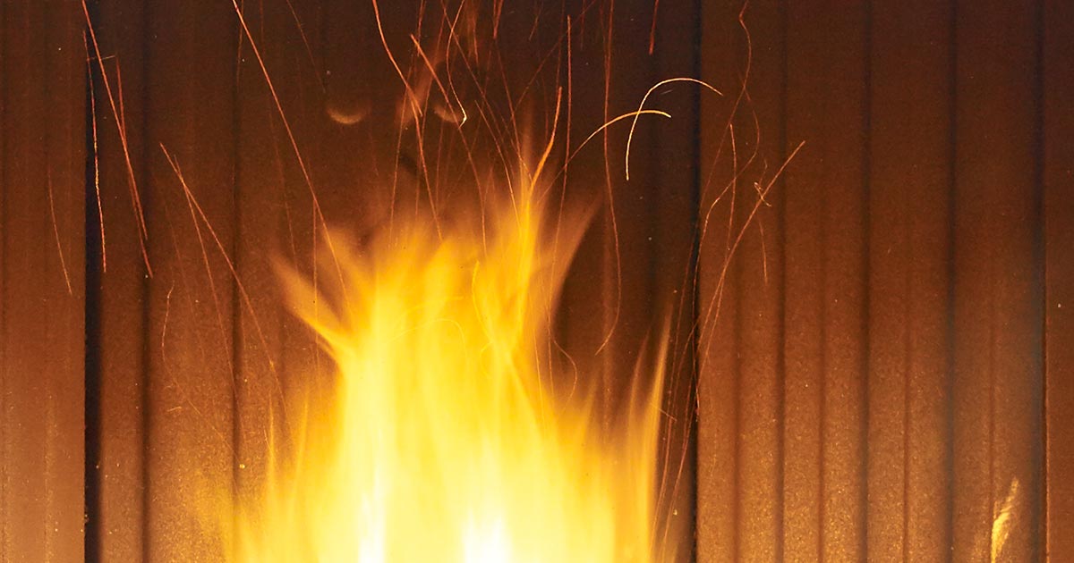 Poêle à pellet qui fait de grandes flammes : pourquoi et que faire